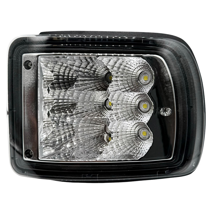 LED boční levé pracovní světlo o výkonu 20 W a 3000 lm do masky traktoru John Deere