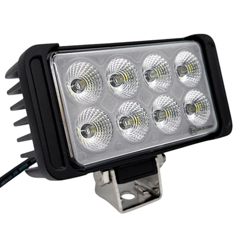 LED pracovní světlo o výkonu 40 W a 3400 lm na kabinu traktoru John Deere