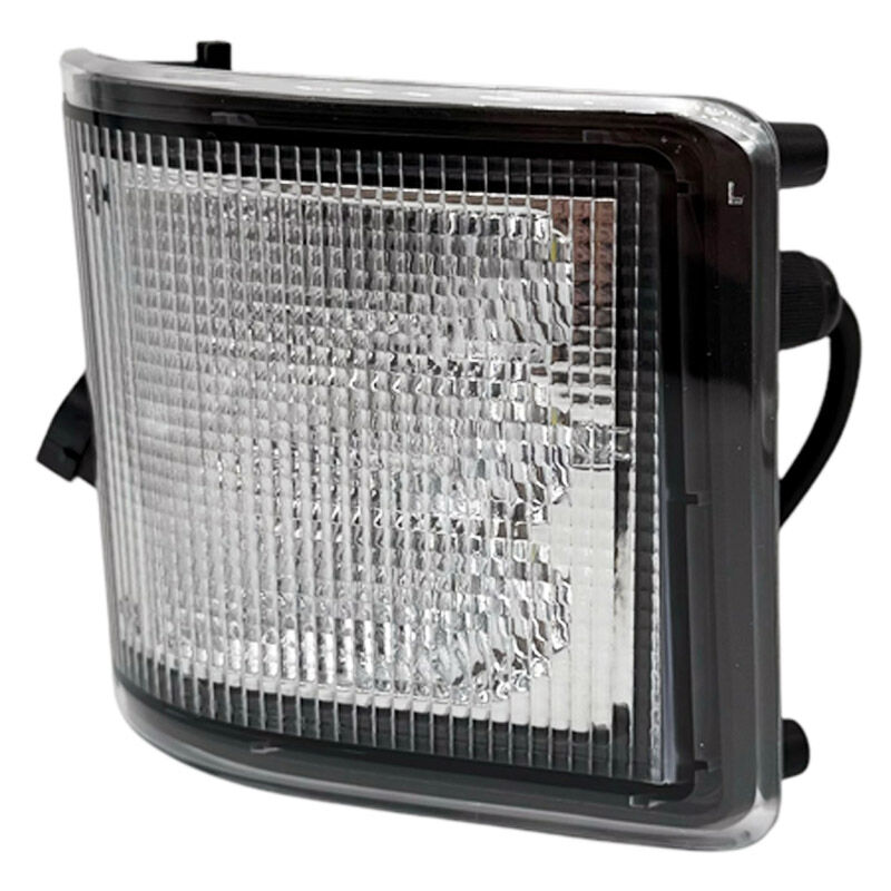 Boční levé pracovní LED světlo do masky kapoty traktoru John Deere