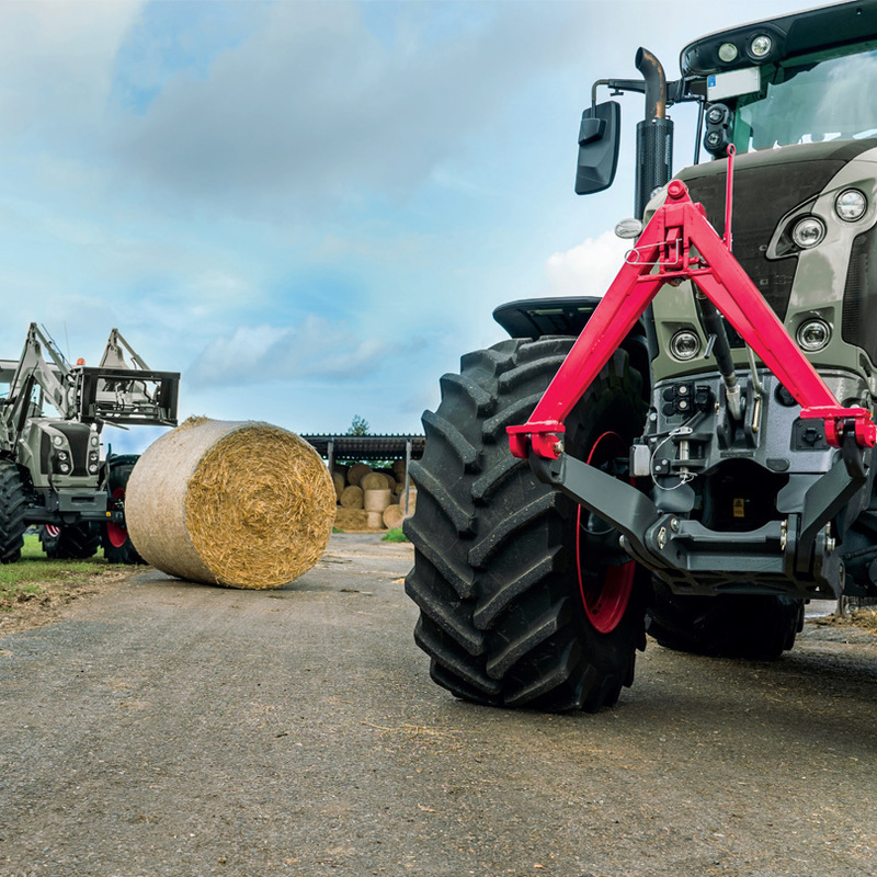 Nosný trojúhelníkový mezirám do čelní hydrauliky traktoru kategorie 2 nosnost 1400 kg
