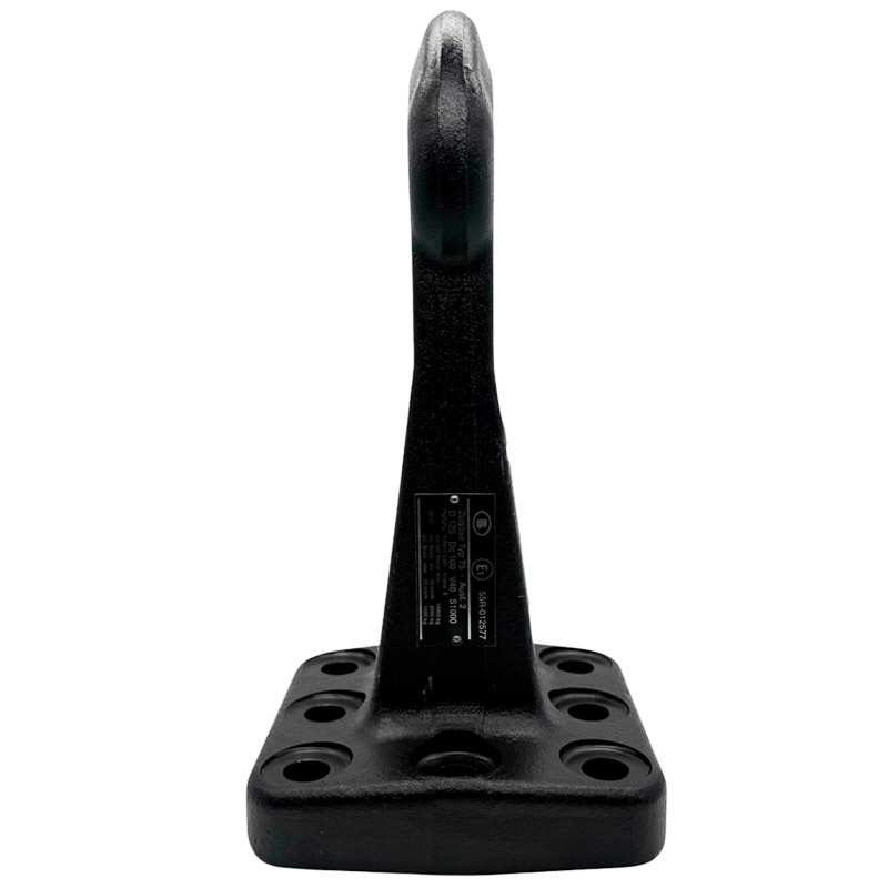 Tažné oko o průměru 40 mm na přírubě 100 × 110 mm 8 děr pro přívěsy