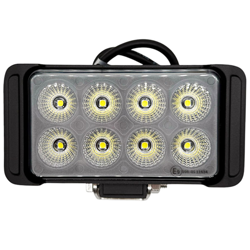 LED pracovní světlo o výkonu 40 W a 3400 lm na kabinu traktoru John Deere