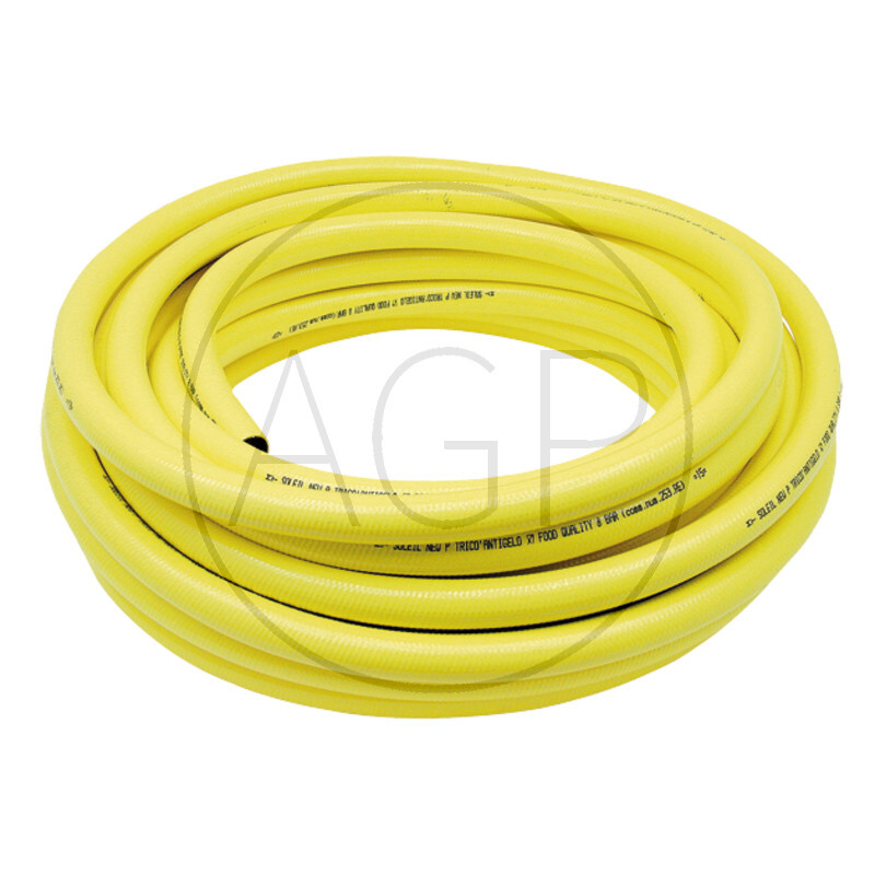 Žlutá zahradní vodní hadice na zalévání