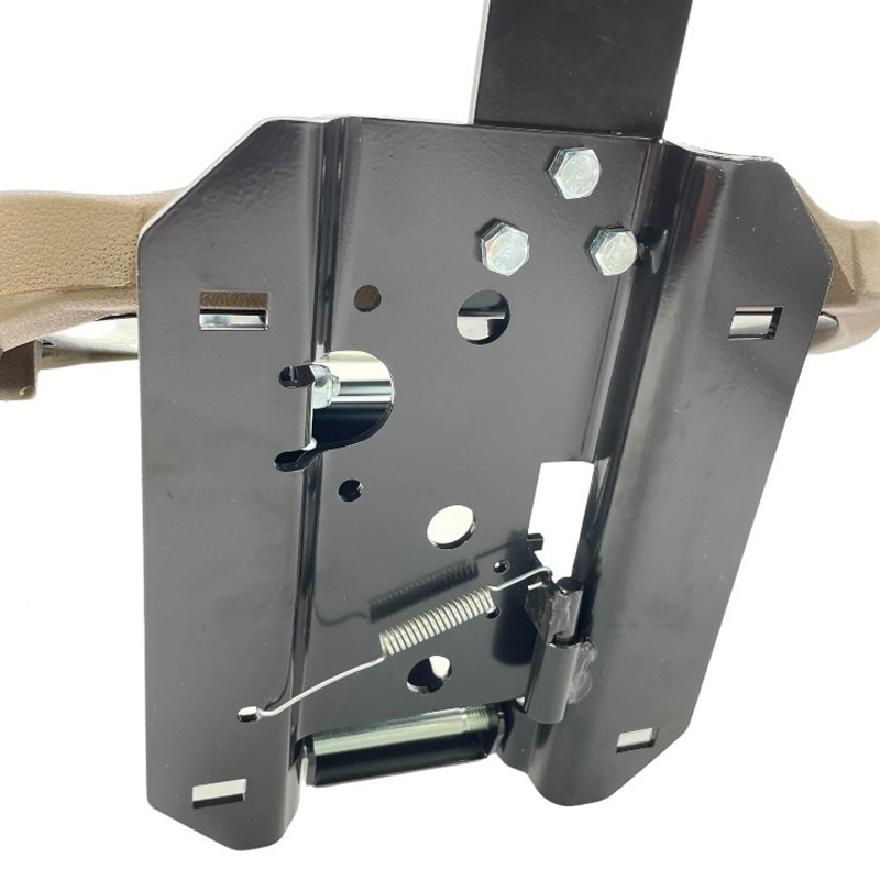 Sedadlo spolujezdce v hnedé barvě s možností sklopení pro traktory John Deere