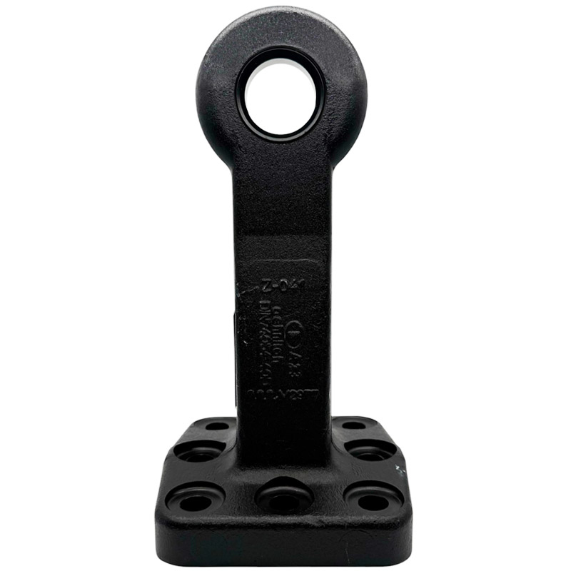 Tažné oko o průměru 40 mm na přírubě 100 × 110 mm 8 děr pro přívěsy