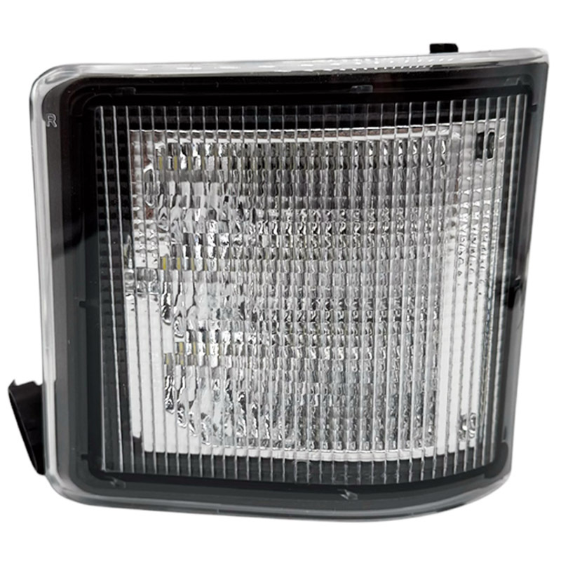 Boční pravé pracovní LED světlo do masky kapoty traktoru John Deere