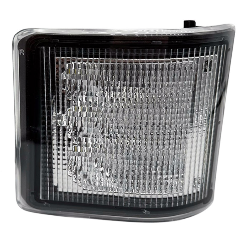 Boční pravé pracovní LED světlo do masky kapoty traktoru John Deere